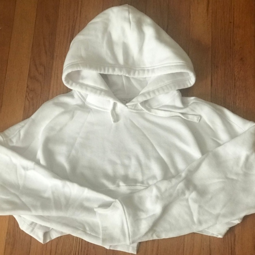 Alo Yoga- White Cropped Hoodie